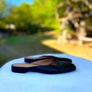 LOQ Black Leather Mules